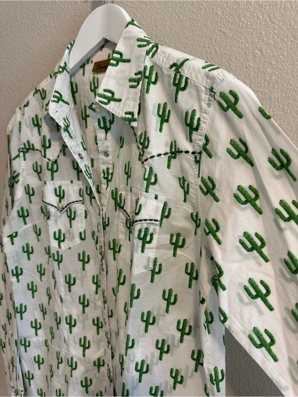 ☀️ WRANGLER Western Pearl Snap Shirt in Green Cactus Print - Picture 5 of 16